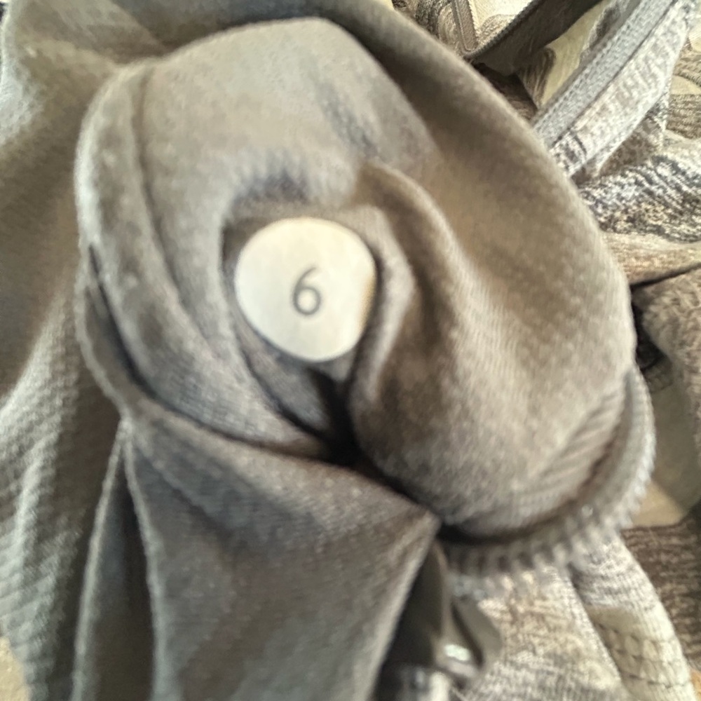 LuLuLemon 1/4 jacket - Picture 6 of 6
